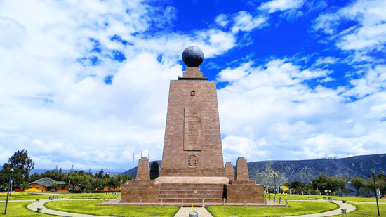 MItad del Mundo 01 (1)